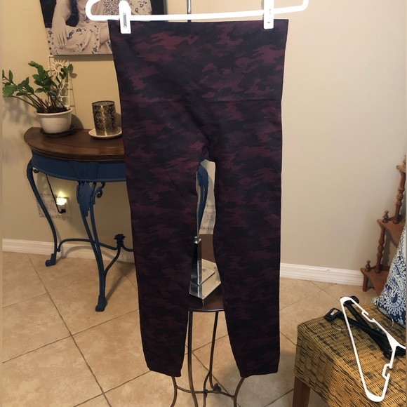 Spanx Look at Me Now Seamless Leggings #FL3515 - Camo - XL - Picture 1 of 5